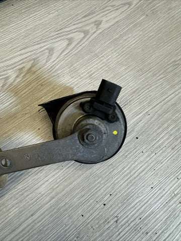 11-13 BMW E70 X5M FRONT LEFT DRIVER SIDE HIGH NOTE TONE HORN SIGNAL OEM