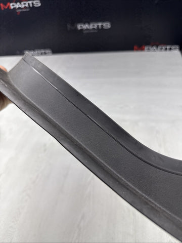 BMW 21-26 G82 G83 RIGHT PASSENGER TRUNK TRIM COVER DRIP SEAL CHANNEL BLACK