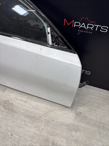 (PICKUP ONLY) BMW 21-26 G20 330 G80 M3 Sedan Front Right Passenger Door Shell