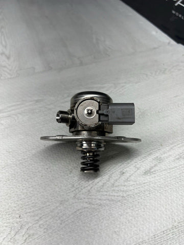 2010–2018 BMW 5 6 7 Series X5 X6 V8 Engine High Pressure Fuel Pump OEM 7599865