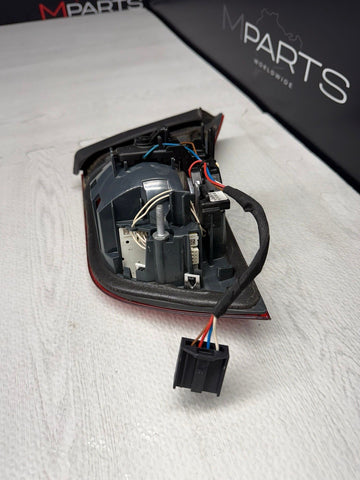 Passenger Right Tail Light Lid Mounted 15-17 BMW F83 M4 Convertible 9442256