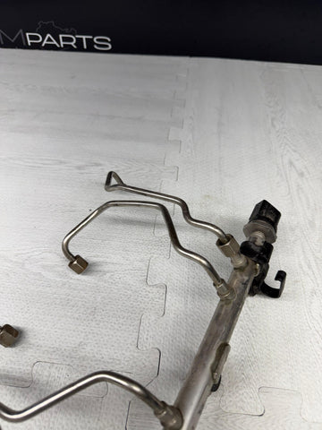 15-20 BMW F80 F82 F83 M4 S55 Engine High Pressure Fuel Injector Line Rail OEM