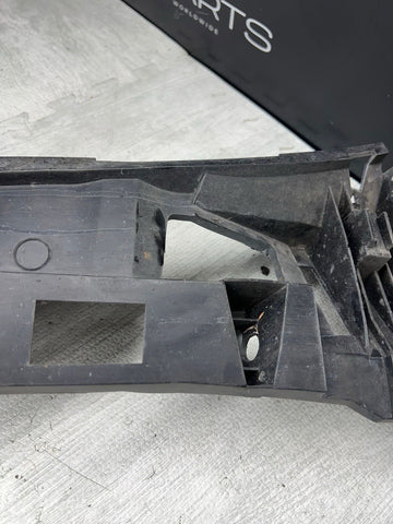 01-06 BMW E46 M3 RIGHT PASSENGER FRONT BUMPER COVER GUARD BRACKET 2695248