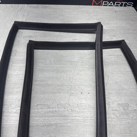 01-06 BMW E46 M3 Rear Vent Quarter Glass Window Seal Gasket Weatherstrip Set OEM