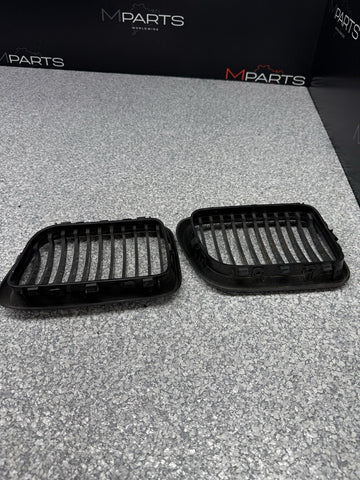 BMW 97-99 E36 M3 Front Kidney Grilles Gloss Black Set