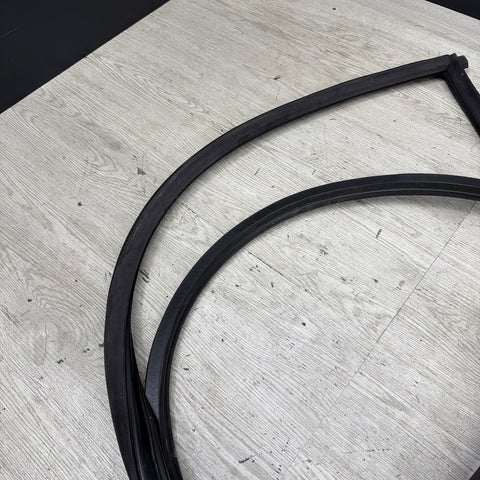 BMW E46 M3 01-06 Right Passenger Side Door Weather Strip Seal Black OEM *Rip*