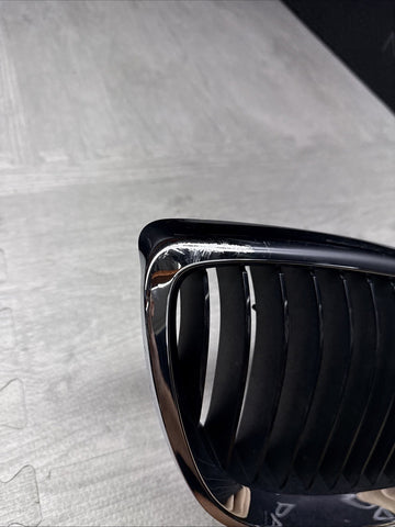 08-13 BMW E90 E92 E93 M3 Front Kidney Grille Right Chrome / Black Fins OEM