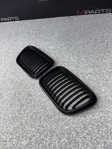 BMW 97-99 E36 M3 Front Kidney Grilles Gloss Black Set