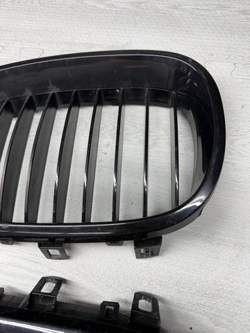 2006-2010 BMW E60 525i 528i 530i 535i 545i 550i M5 FRONT HOOD VENT GRILLES BLACK