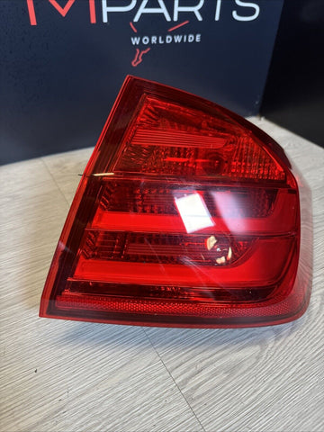 11-15 BMW 328 F30 F80 M3 SEDAN REAR RIGHT OUTER TAILLIGHT LIGHT LAMP 7372786 OEM