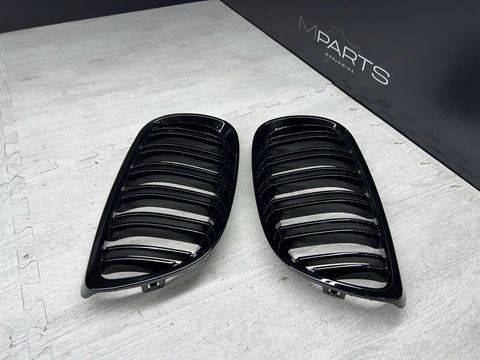 08-13 BMW E90 E92 E93 M3 Front Kidney Grilles Gloss Black Double Slotted