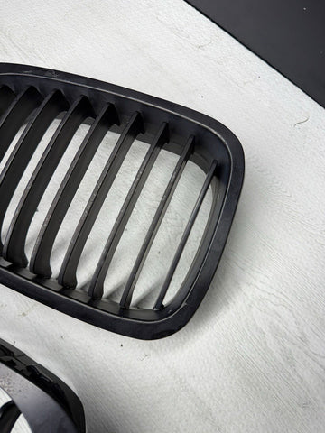 BMW 01-06 E46 M3 Front Kidney Grilles Matte Black Set