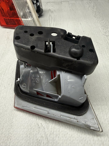 Inner Trunk Lid Tail Lights Pair 99-03 BMW E46 325 330 M3 Coupe Convertible