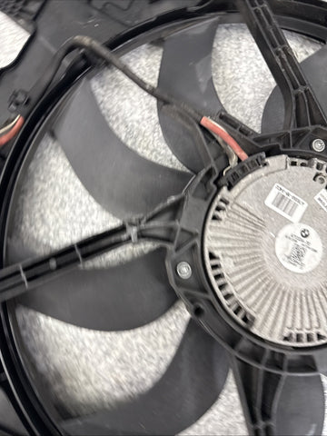 15-20 OEM BMW F80 F82 F83 M3 M4 Electric Radiator Cooling Fan w/Shroud *Cracked