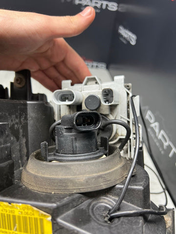 BMW 02-06 E46 M3 RIGHT HEADLIGHT XENON 1305621772 OEM + Halos *Faded Lens