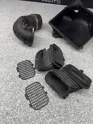 15-20 BMW F80 F82 F83 M3 M4 Air Filter Intakes Intake Box Lower Set OEM