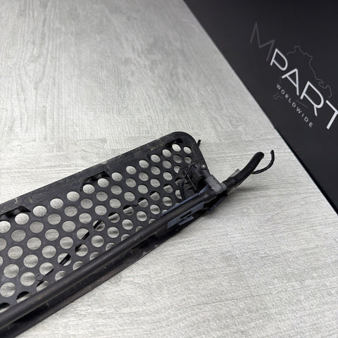 BMW E46 M3 2000-2006 Hood Grille Vent Grill OEM 51132694723 *Notes*