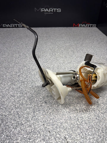 15-20 BMW F80 F82 F83 M3 M4 S55 Fuel Pump Sending Unit 32k miles OEM 2284693