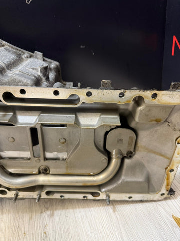 12-19 BMW F06 F10 F12 F13 M5 M6 S63 ENGINE UPPER OIL PAN FILTER HOUSING OEM