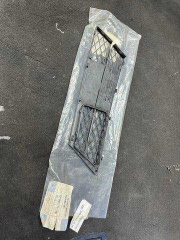 NEW 2008-2010 BMW 528xi Front Right Lower Bumper Grille 51117178098 OEM