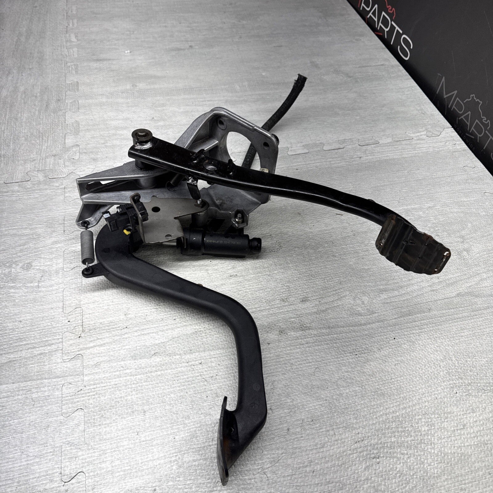 e46 pedale 01-06 BMW E46 M3 6Spd MANUAL FOOT BRAKE CLUTCH PEDALS ASSEMBLY SWAP