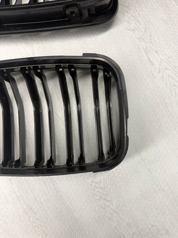 BMW 01-06 E46 M3 Front Kidney Grilles Gloss Black Set Double Slotted