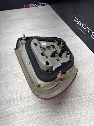 01-06 E46 BMW 330 M3 CONVERTIBLE REAR LED TAIL LIGHT DRIVER 6937453 *Notes*