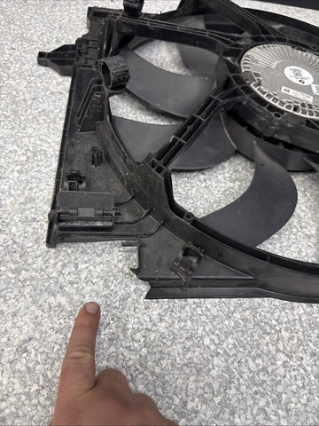 15-20 OEM BMW F80 F82 F83 M3 M4 Electric Radiator Cooling Fan w/Shroud *Cracked