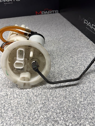 15-20 BMW F80 F82 F83 M3 M4 S55 Fuel Pump Sending Unit 32k miles OEM 2284693