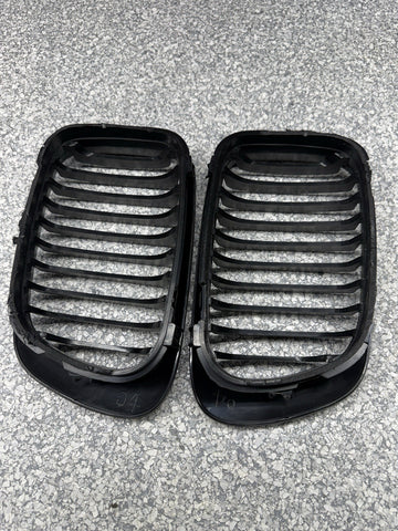 01-06 BMW E46 M3 Front Kidney Grilles Grills Matte Black *3 Broken Tabs