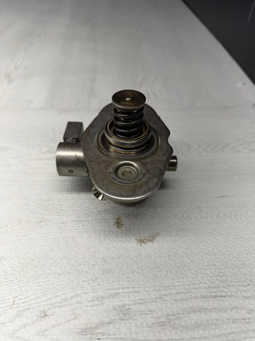 2010–2018 BMW 5 6 7 Series X5 X6 V8 Engine High Pressure Fuel Pump OEM 7599865