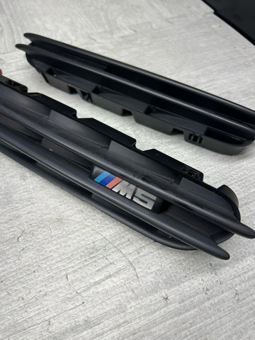 06-10 E60 M5 Black Fender Grills Grilles
