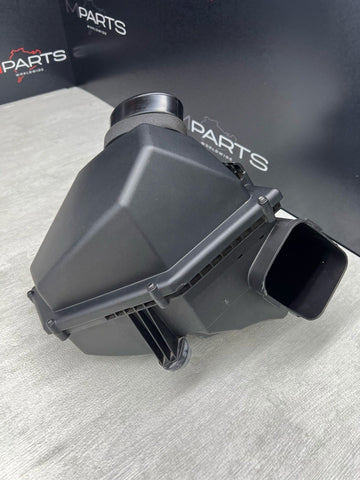 LEFT AIR INTAKE BOX FILTER HOUSING BMW 18-25 F90 F91 F92 F93 M5 M8 OEM