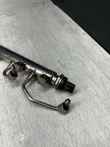 16-25 BMW F90 F91 F92 F93 M5 M8 S63 ENGINE FUEL INJECTOR RAILS