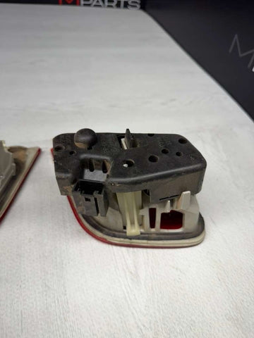 03-06 BMW E46 325 330 M3 Trunk Mounted Inner Tail Lights 6920706 Eagle Eyes