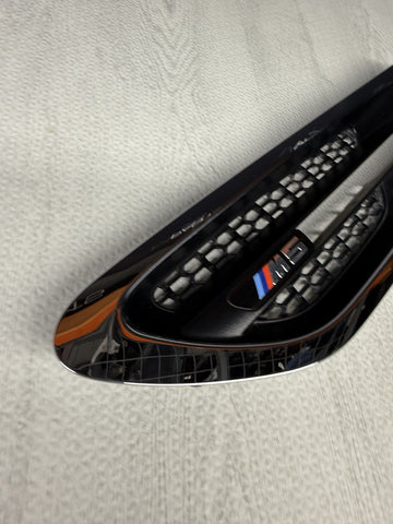 2013-2016 BMW F10 M5 SEDAN FRONT LEFT FENDER GRILLE W TURN SIGNAL 7903879 OEM