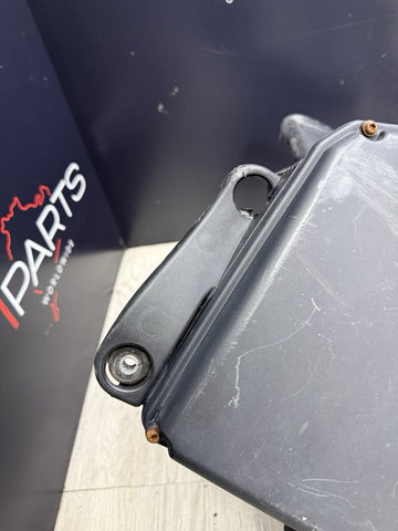 08-13 OEM BMW E90 E92 E93 M3 Engine S65 Airbox Air Intake Cleaner Muffler *Crack