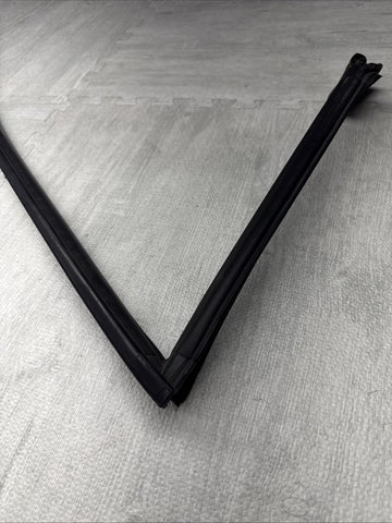 96-02 BMW Z3 Z3M Roadster Front Right Side Body Door Seal OEM
