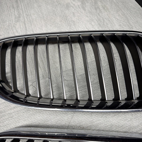 11-13 BMW 335i E92 E93 Front Left Right Upper Grille Set 7254967 7254970 OEM