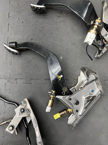 00-05 HONDA S2000 S2k PEDAL SET GAS BRAKE & CLUTCH PEDALS OEM