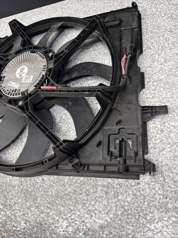 15-20 OEM BMW F80 F82 F83 M3 M4 Electric Radiator Cooling Fan w/Shroud *Cracked