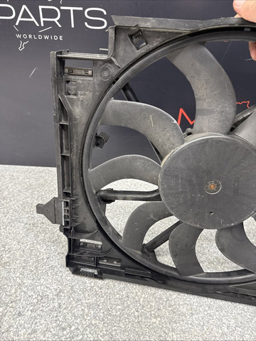 15-20 OEM BMW F80 F82 F83 M3 M4 Electric Radiator Cooling Fan w/Shroud *Cracked