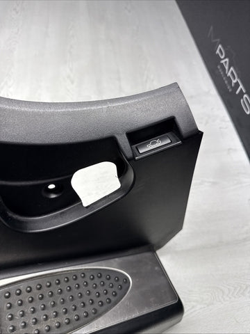 01-06 BMW E46 M3 BLACK DEAD PEDAL KICK PANEL COVER 7902400 *Damage