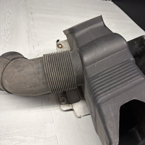 BMW E46 M3 OEM (2001-2006) BRAKE AIR INLET DUCTS + BRACKETS PAIR *2 BROKEN TABS*