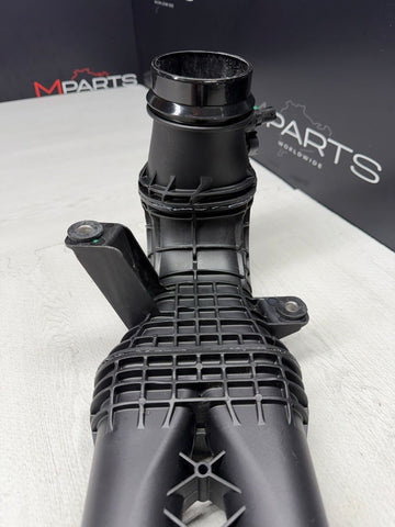 21-26 BMW G80 G82 G83 M3 M4 S58 Front Charge Air Cooler Duct 13718054842
