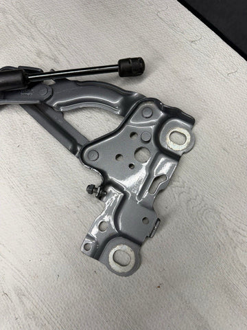 BMW 21-26 G80 M3 REAR TRUNK LID HINGES W/SHOCKS STRUTS