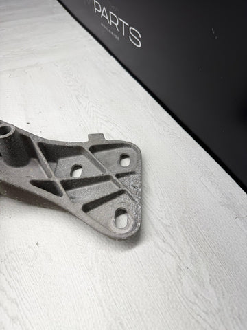 99-03 BMW E39 M5 Transmission Bracket OEM 1094722