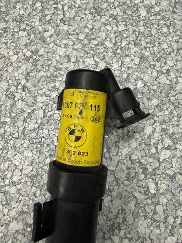 01-06 BMW E46 325Ci 330Ci M3 Headlight Washer Nozzle Jet Pipe OEM 8362823