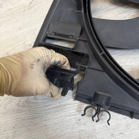 08-13 BMW M3 E9x Radiator Cooling Auxiliary Electric Fan OEM 7561859-02 *NOTES