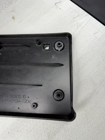 2014–2020 BMW M3 F80 / M4 F82 F83 Front License-Plate Mount Bracket OEM 8056774